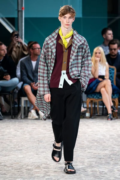 Look 5